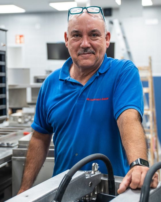 Servicetechniker der GK Fullservice in einer Filialküche